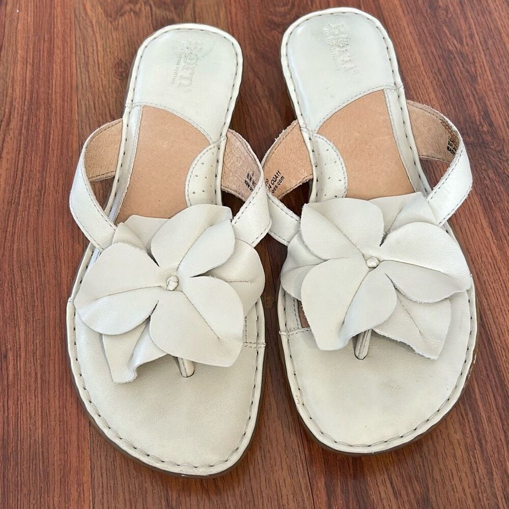 Born cream leather sandals with flour detail size 8